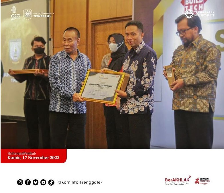 Pemkab Trenggalek Terima Penghargaan Inovasi Smart Branding Terbaik Dalam Ajang Indonesian Award Nation Award 2022